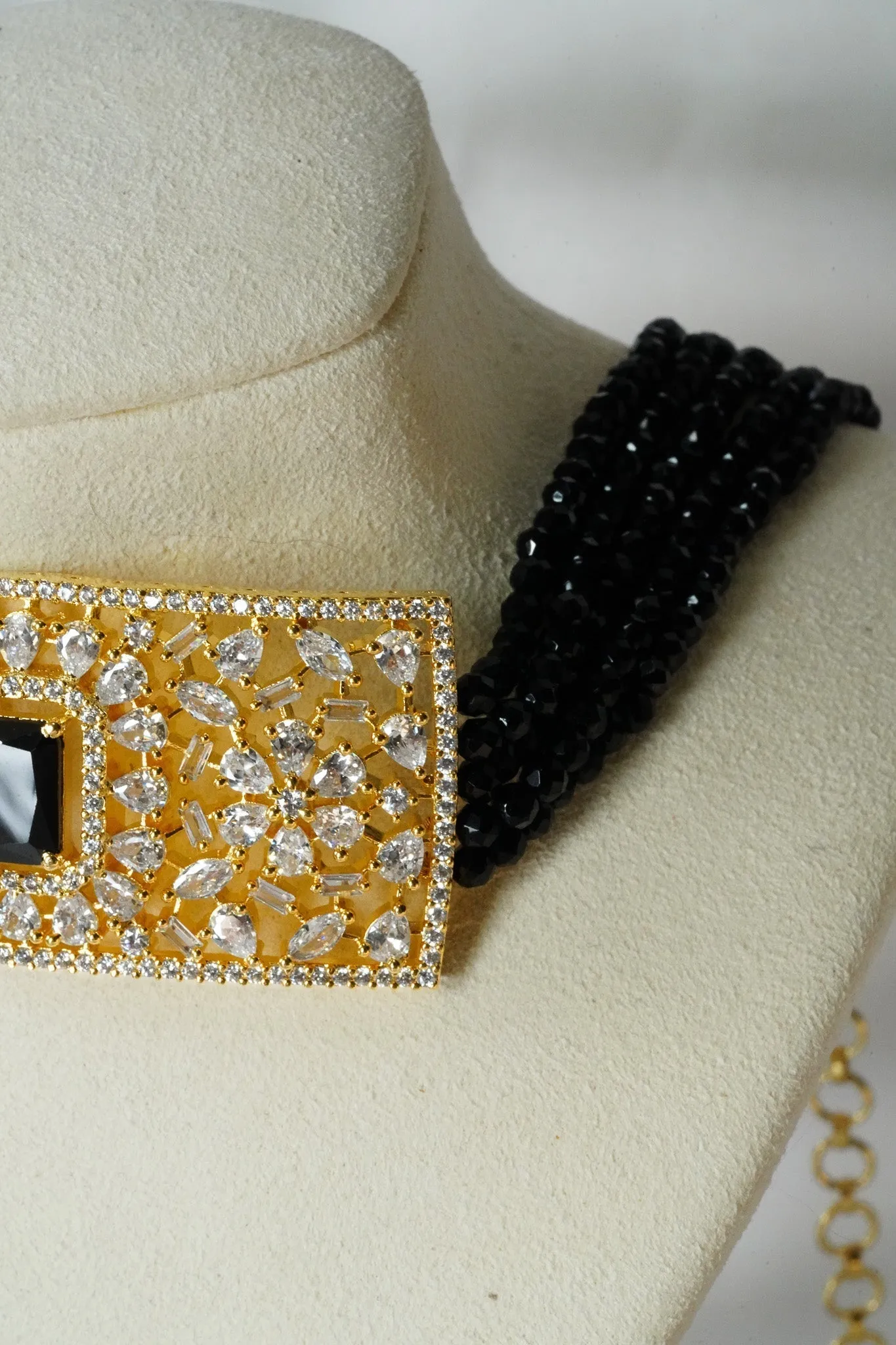Luna - Chic Gold-Plated Choker Necklace Set