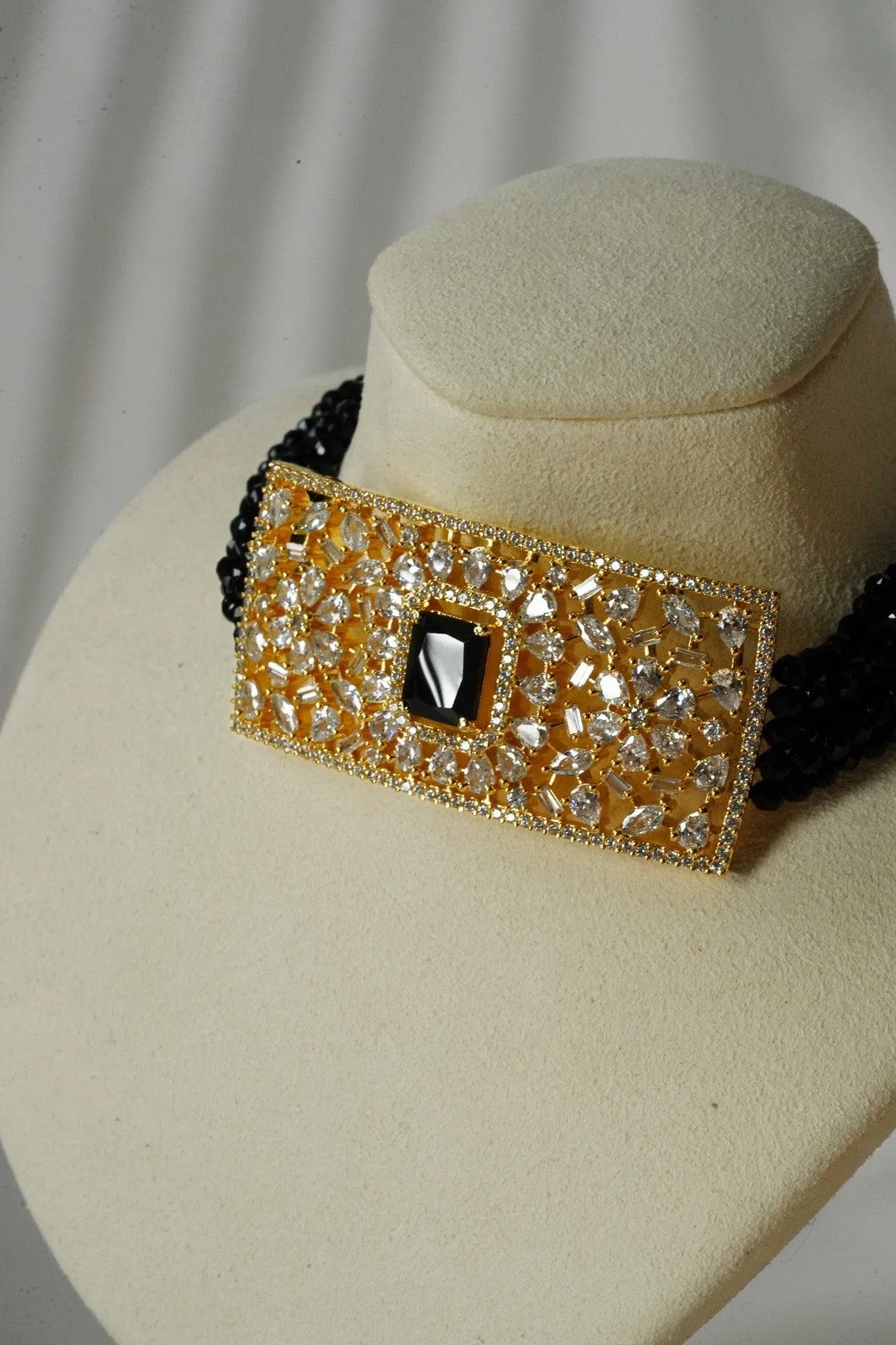 Luna - Chic Gold-Plated Choker Necklace Set
