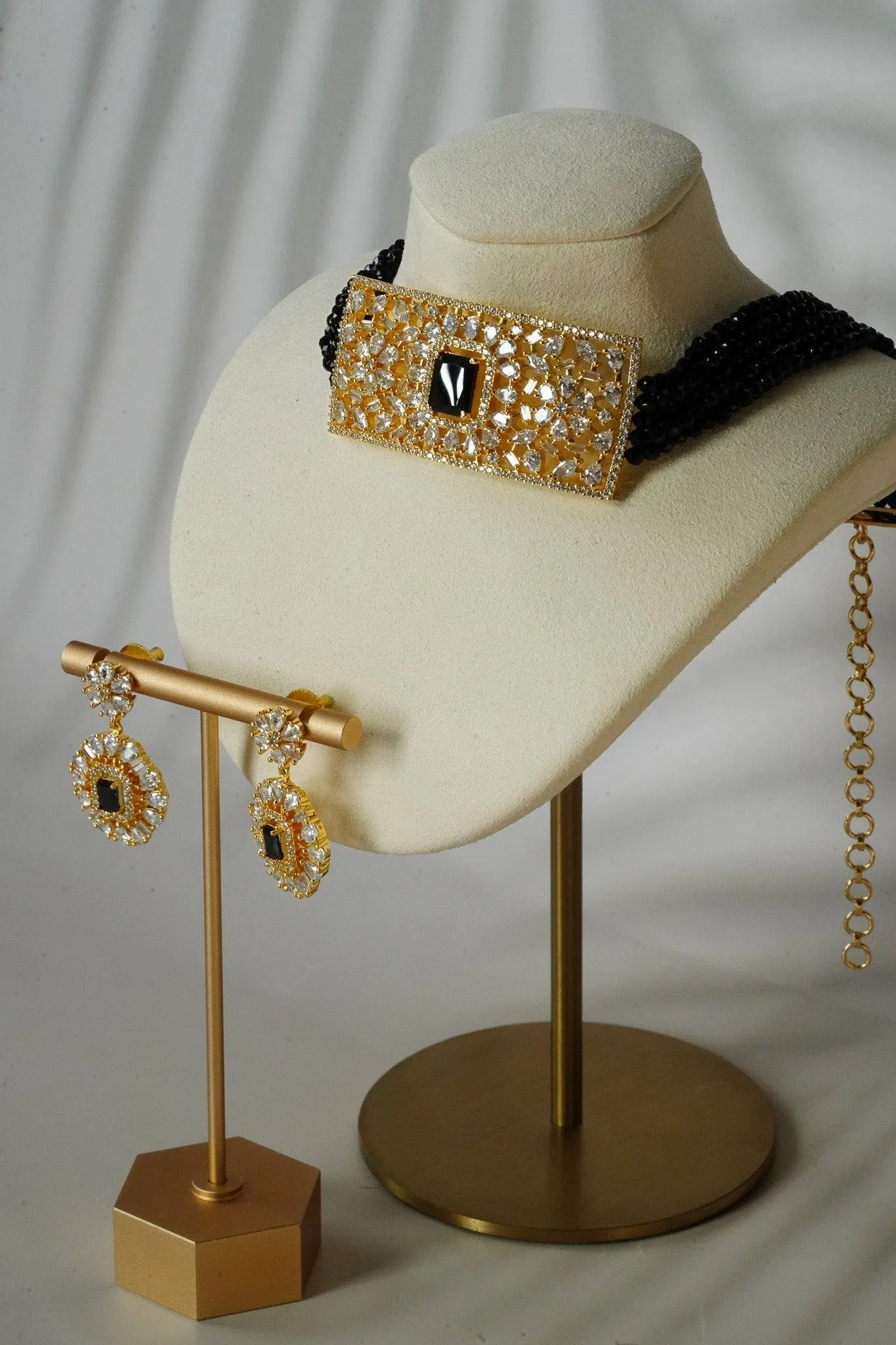 Luna - Chic Gold-Plated Choker Necklace Set