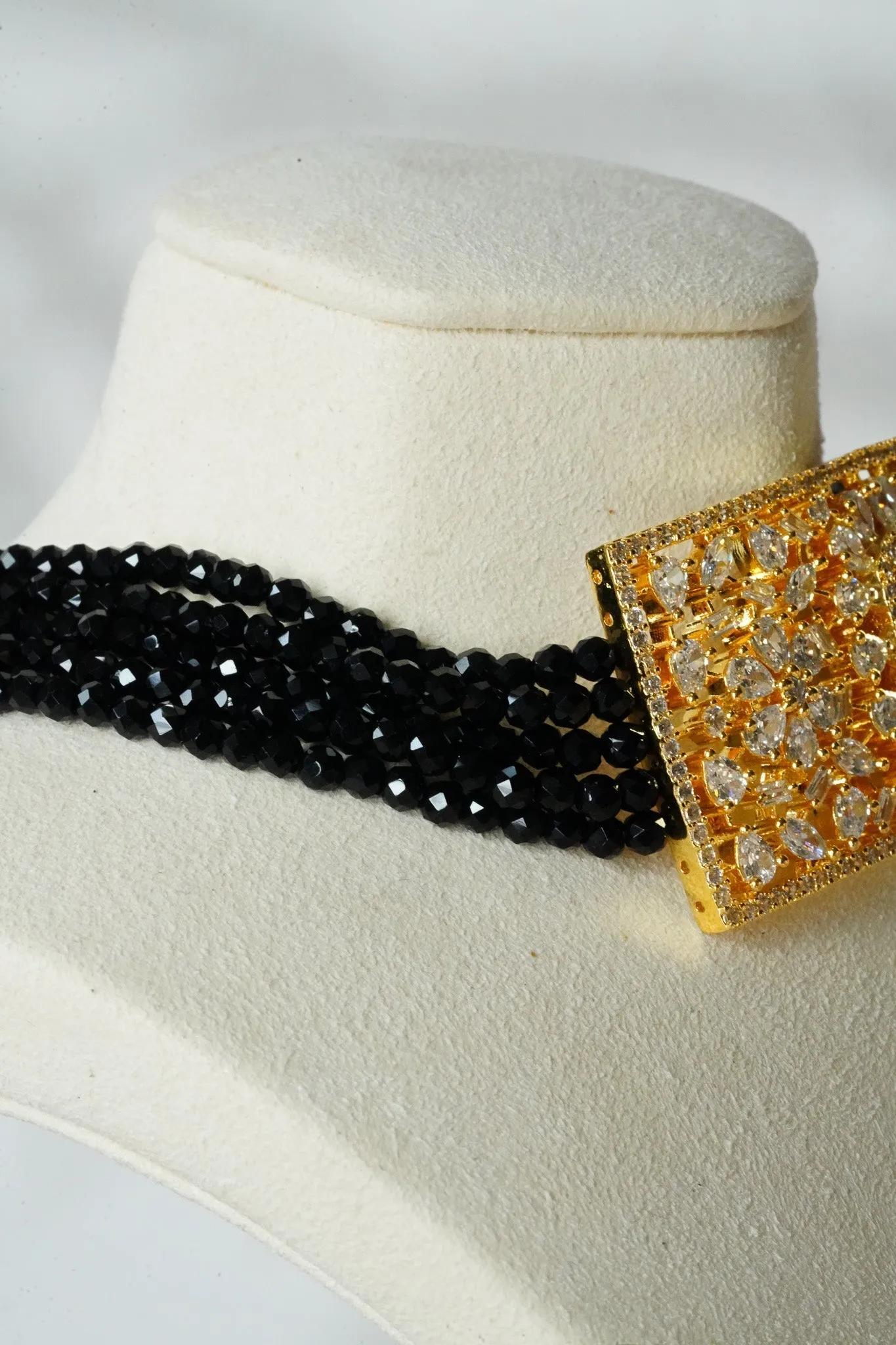 Luna - Chic Gold-Plated Choker Necklace Set