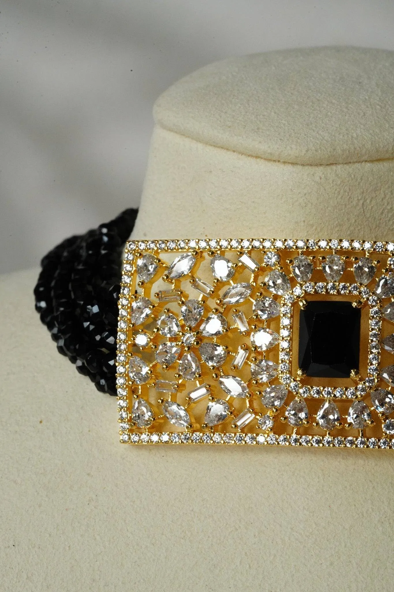 Luna - Chic Gold-Plated Choker Necklace Set