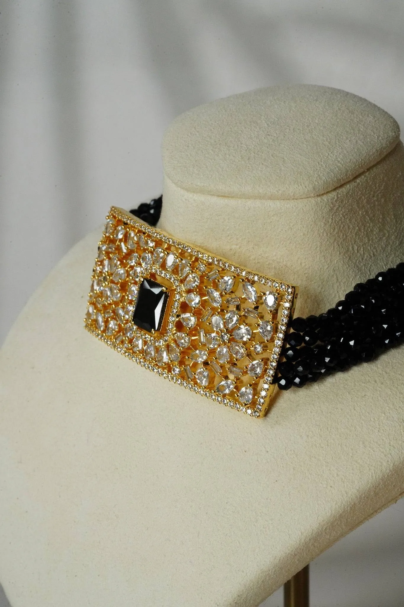 Luna - Chic Gold-Plated Choker Necklace Set