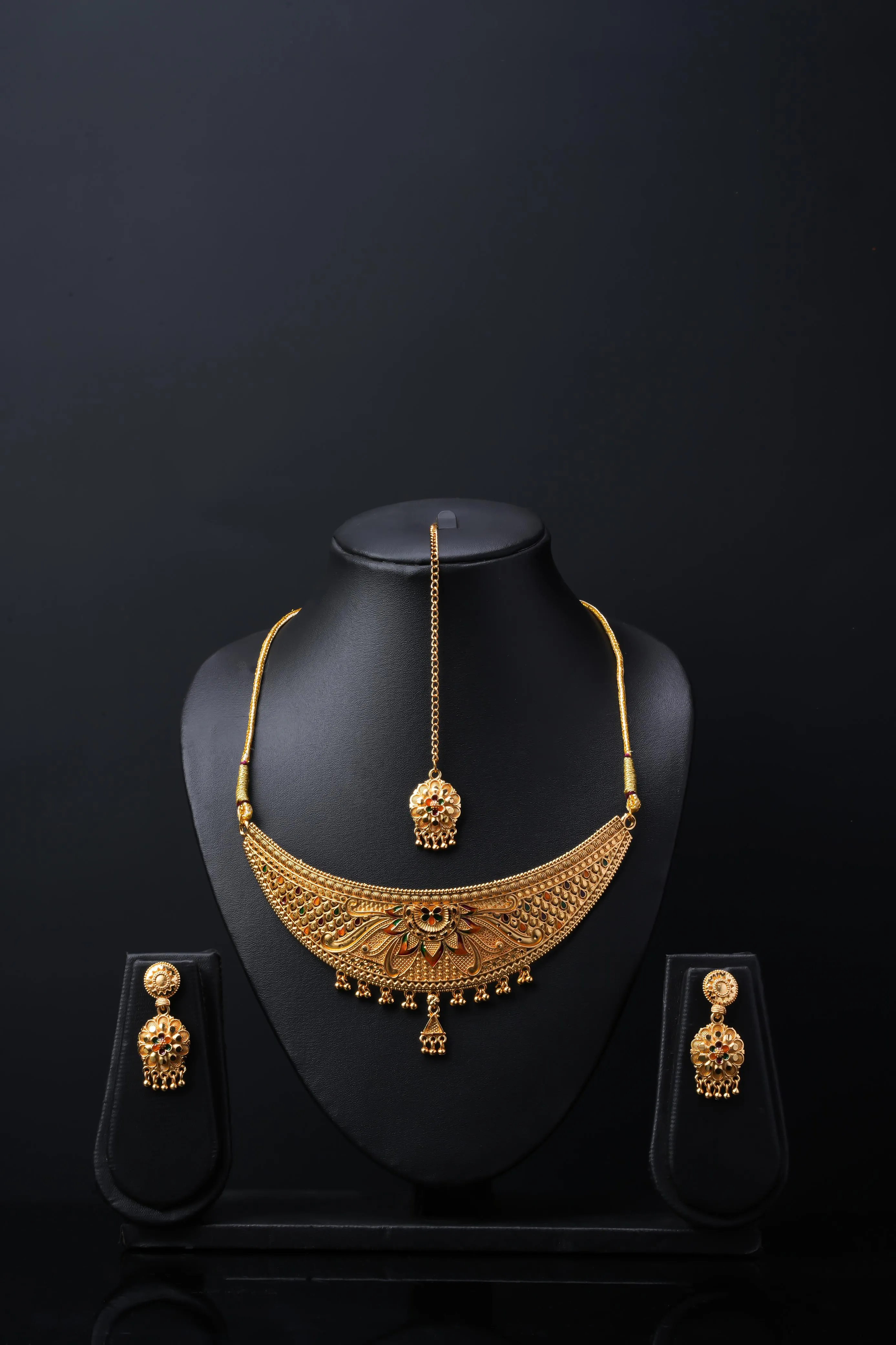 Women's Choker Set with Earrings and Tika