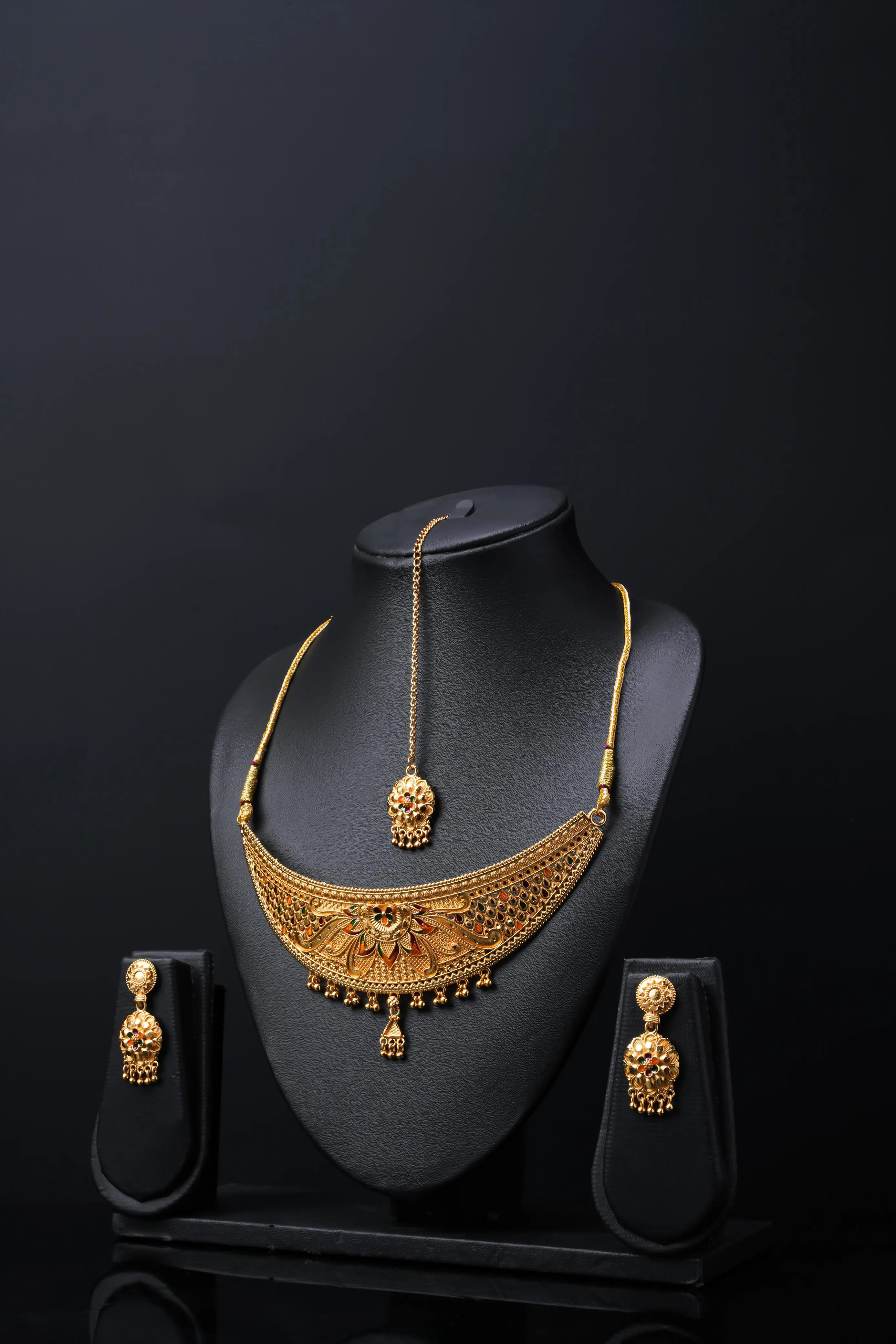 Women's Choker Set with Earrings and Tika
